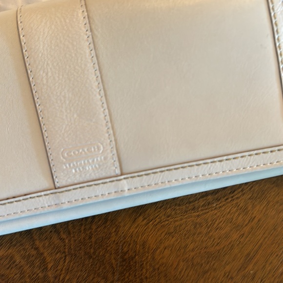 New COACH wallet - Picture 2 of 11